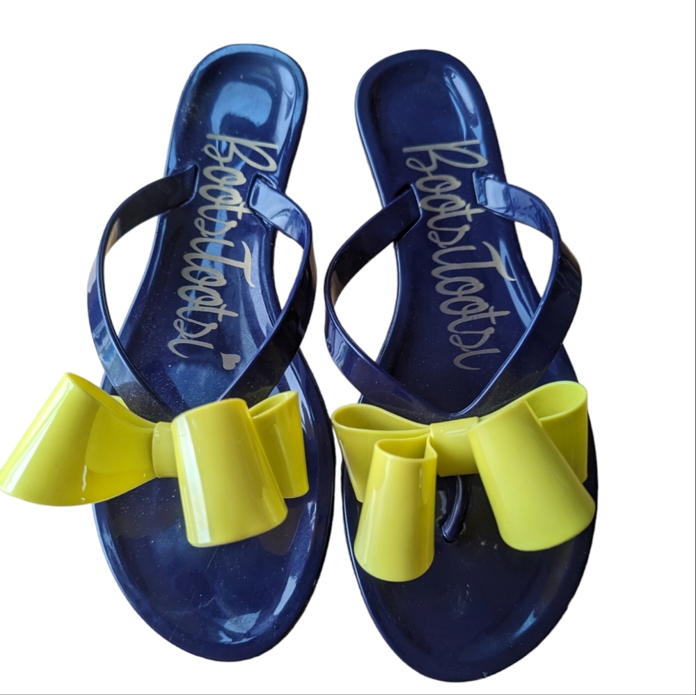 Women's Bootsitootsi sandles size 7. Blue with yellow bow.